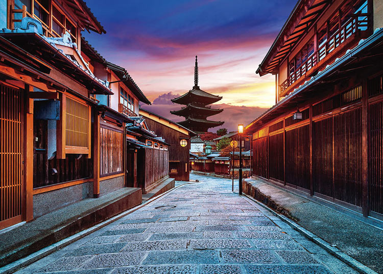 日本風景 - 夕陽下的八坂通 500塊 (38×53cm)